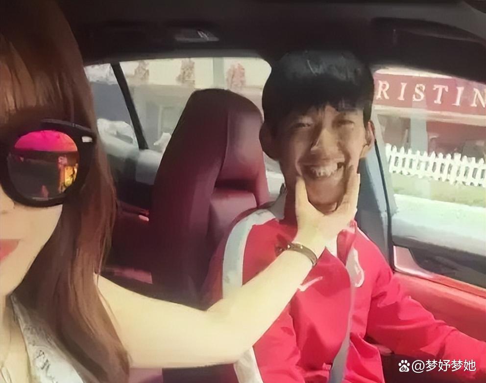 国足太太团,国足太太团现场