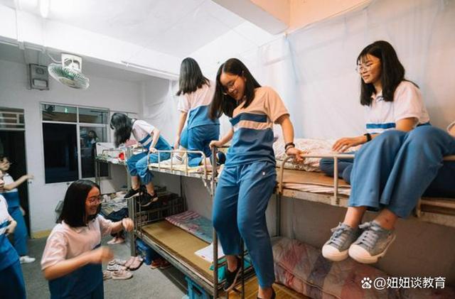 高中生住校好还是走读好,高中生住校好还是走读好白岩松