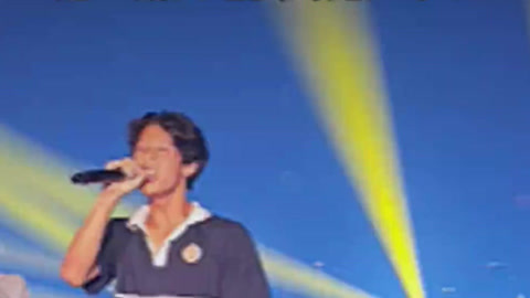 黄家驹投影全场痛哭,黄家驹投屏是哪场演唱会