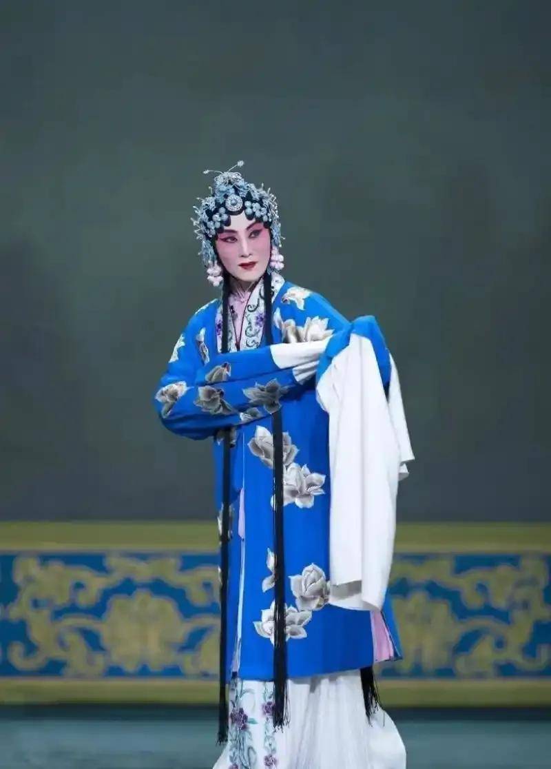 迟小秋和张火丁的关系,迟小秋和张火丁谁唱的好