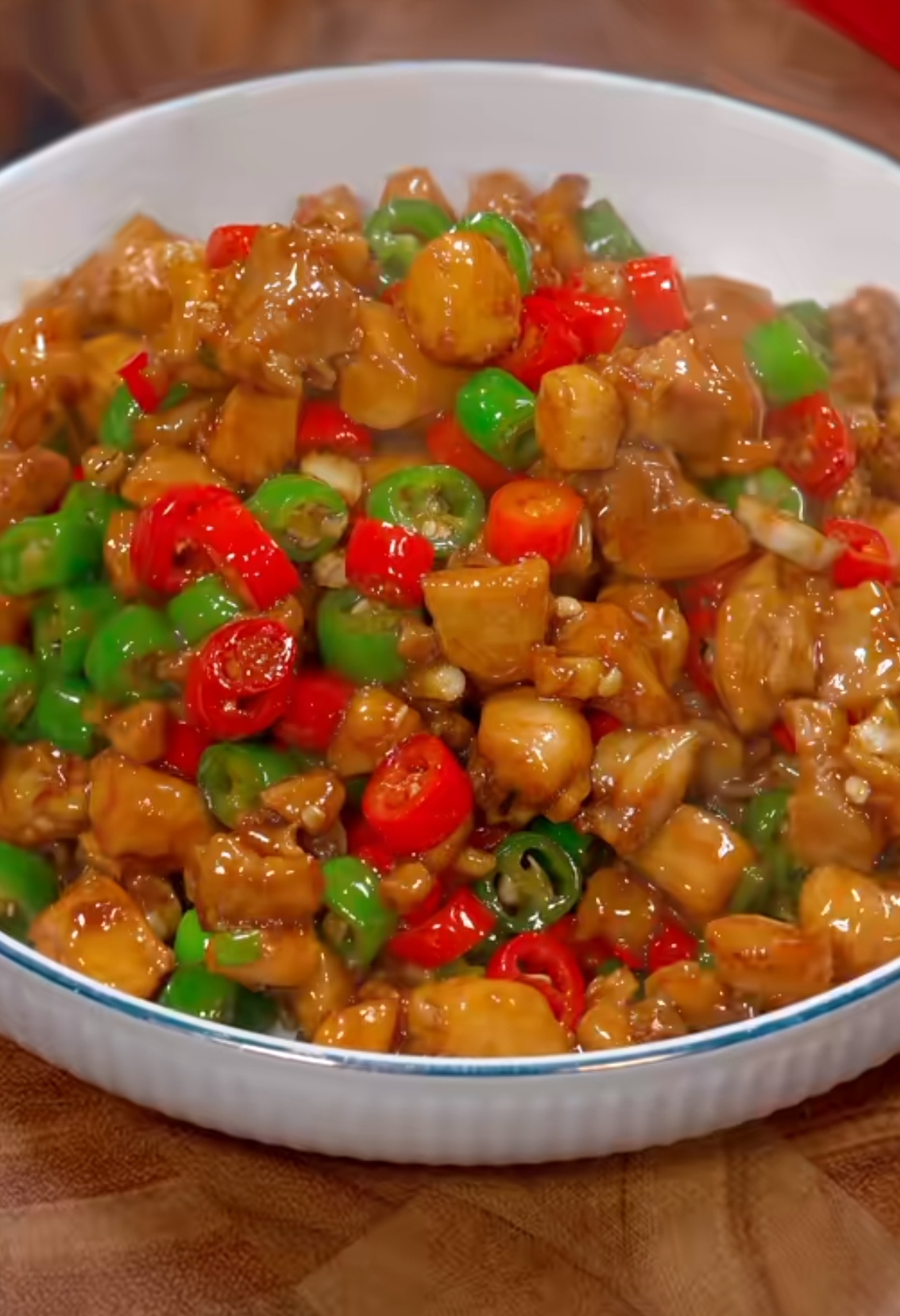 炒鸡腿肉的家常做法,辣子炒鸡腿肉的家常做法