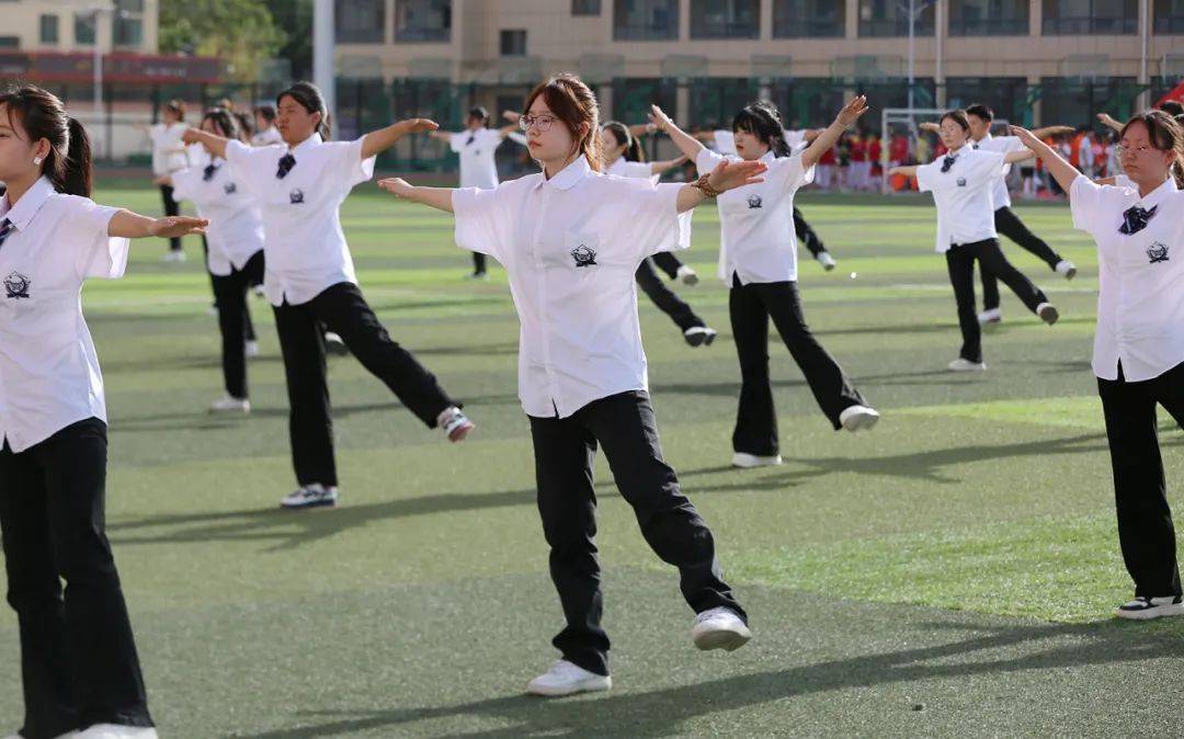 中学生广播体操舞动青春,中学生广播体操舞动青春音乐
