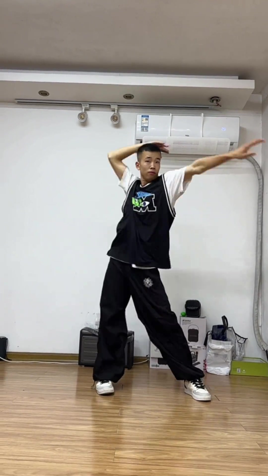 鬼步舞,鬼步舞新手入门教学视频