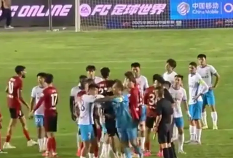 张呈栋躲球,张呈栋躲球gif