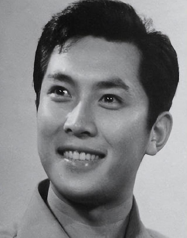 演员唐国强死亡时间,唐国强的第一任老婆
