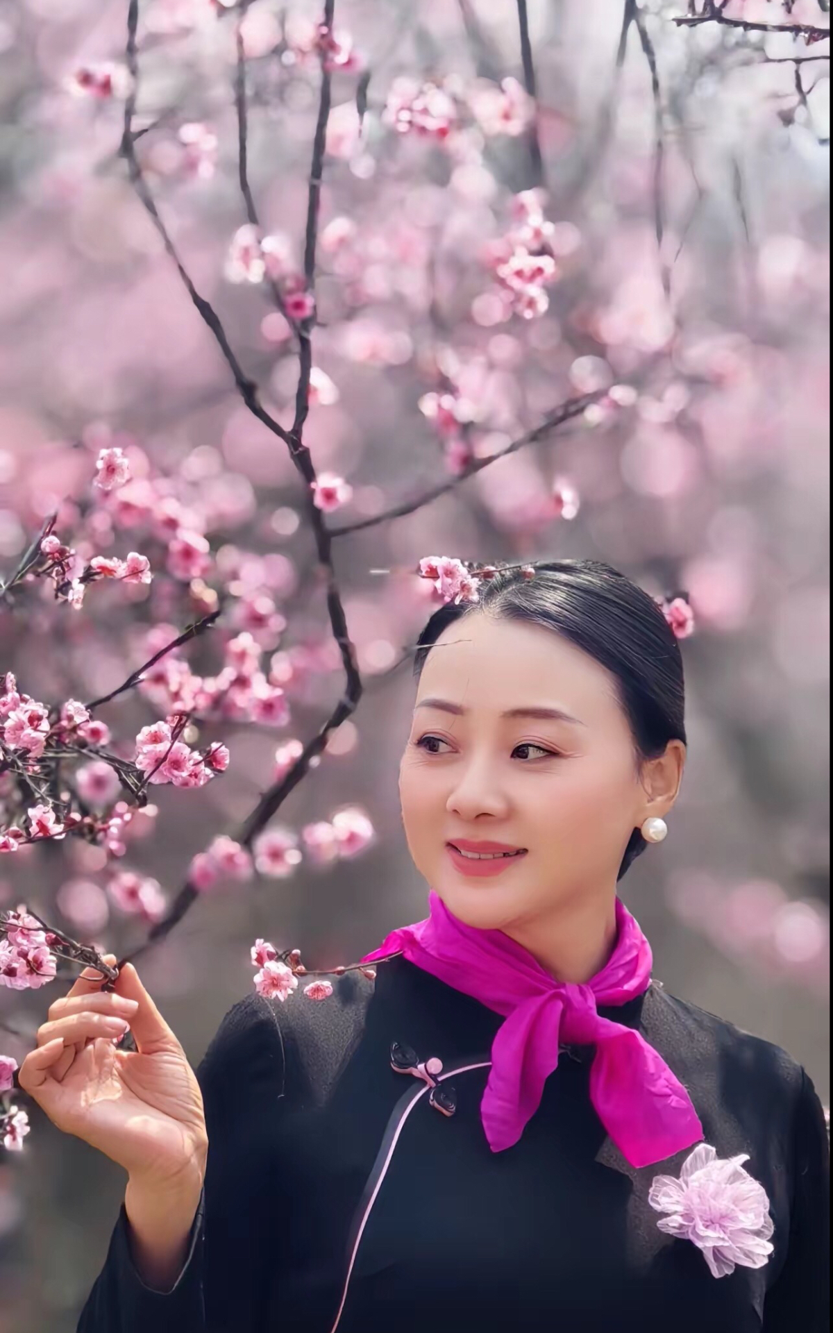 人面桃花相映红下一句,人面桃花相映红是夸人吗