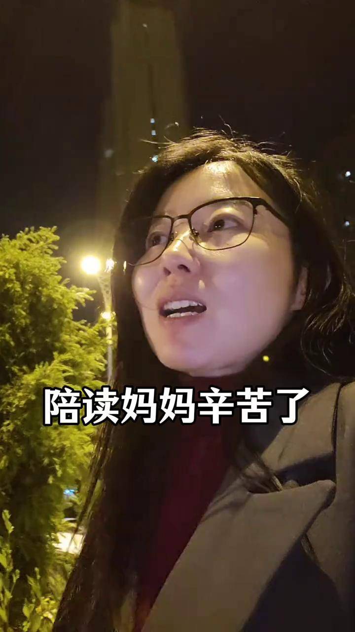 高考陪读妈妈,妈妈为了儿子牺牲了自己