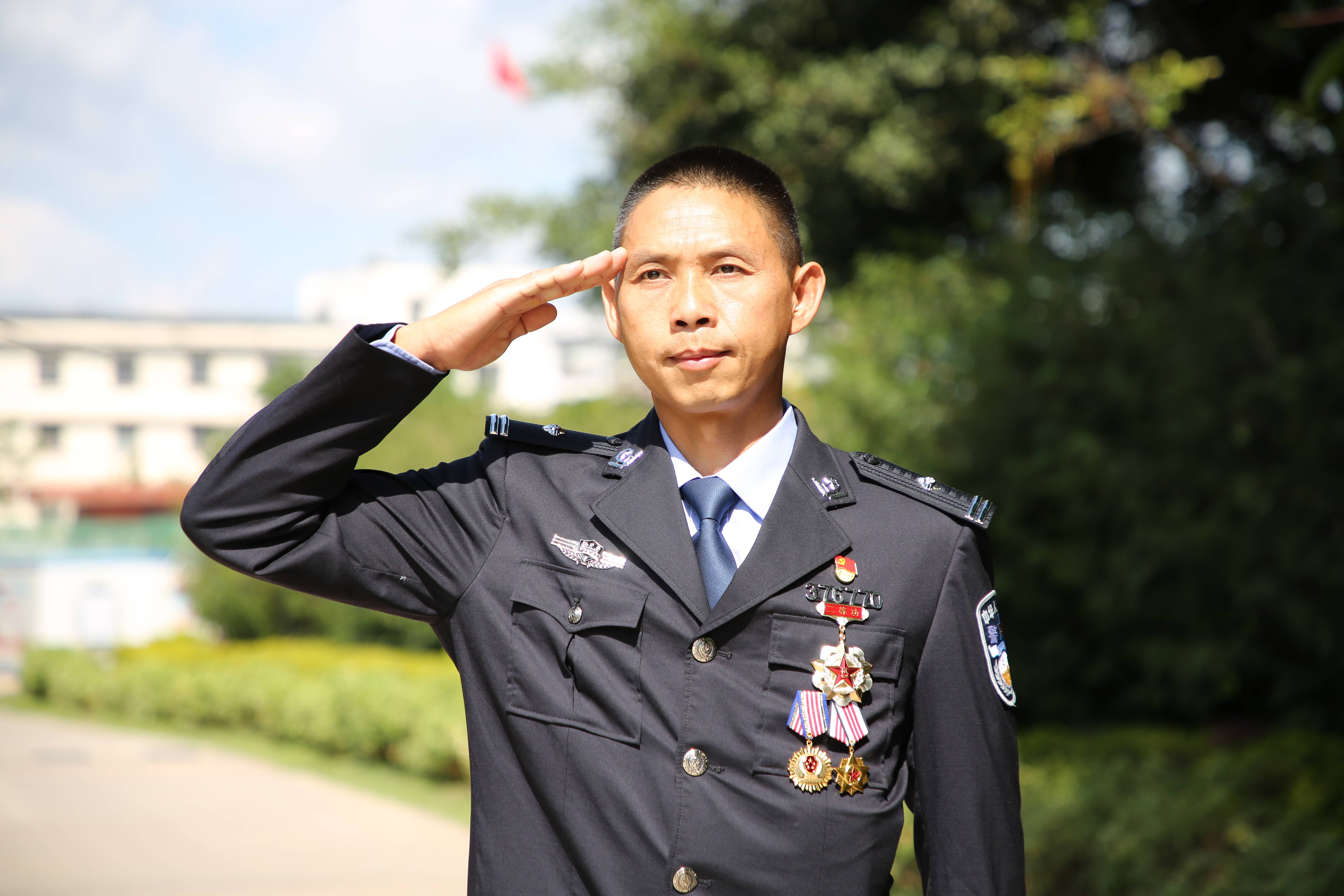 2019年新式警服实图,2021新式警服有结果了吗
