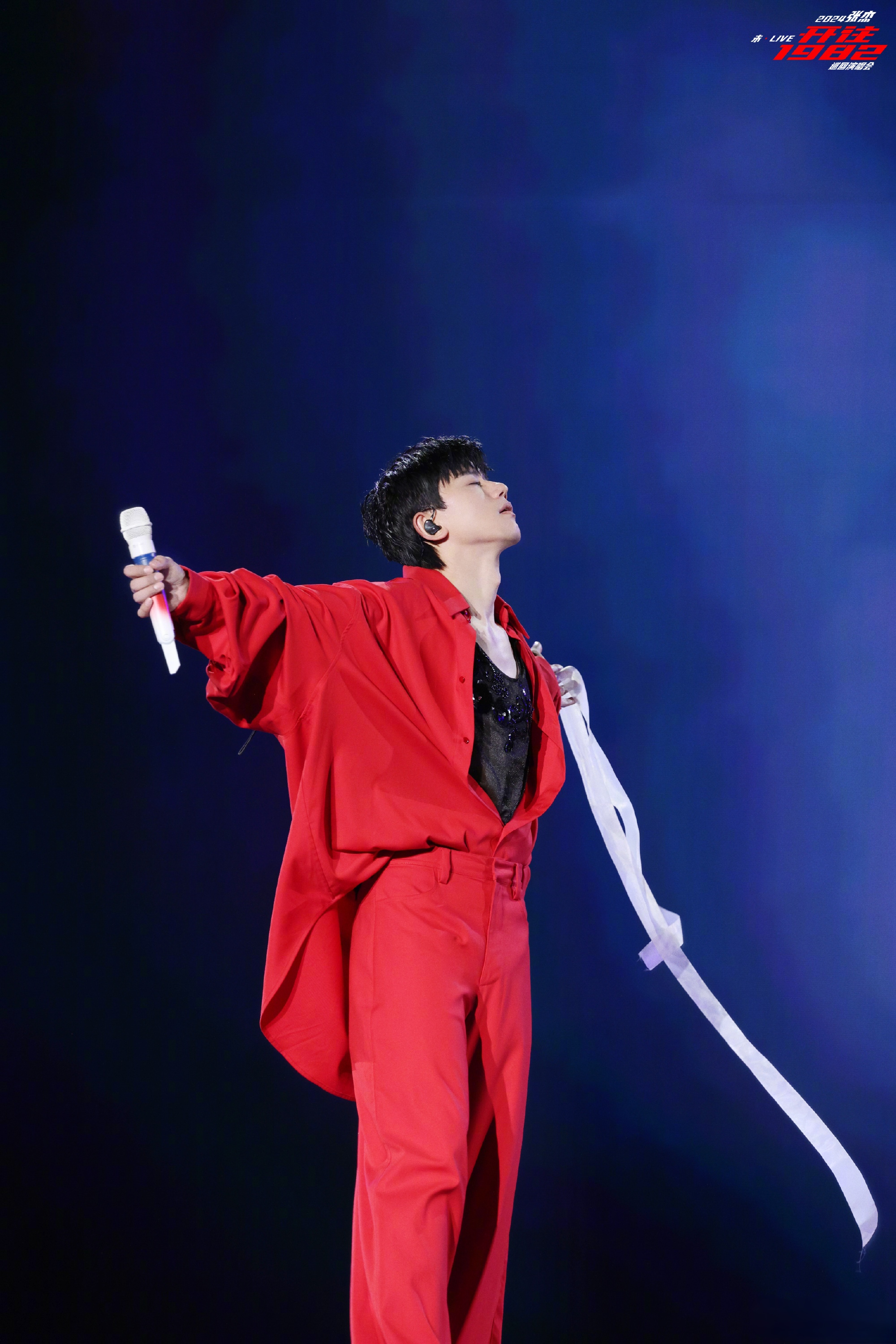 歌手张杰年龄多大,谢娜比张杰大了几岁