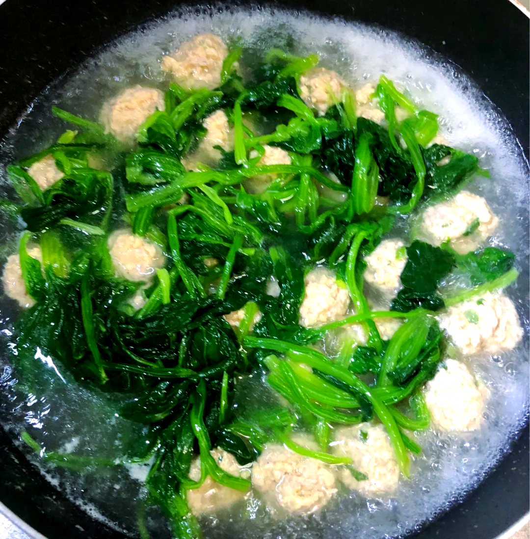 菠菜丸子的做法,菠菜丸子汤的做法最正宗的做法