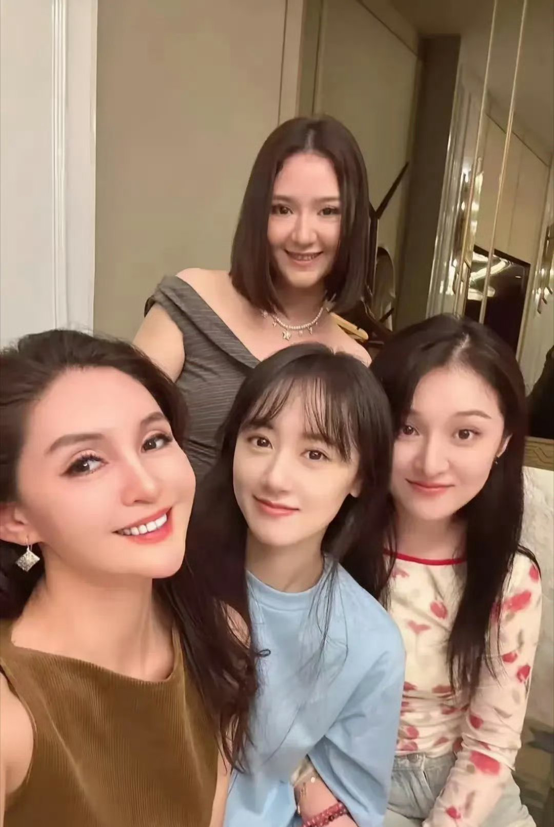 张艺兴袁冰妍,成毅袁冰妍美图