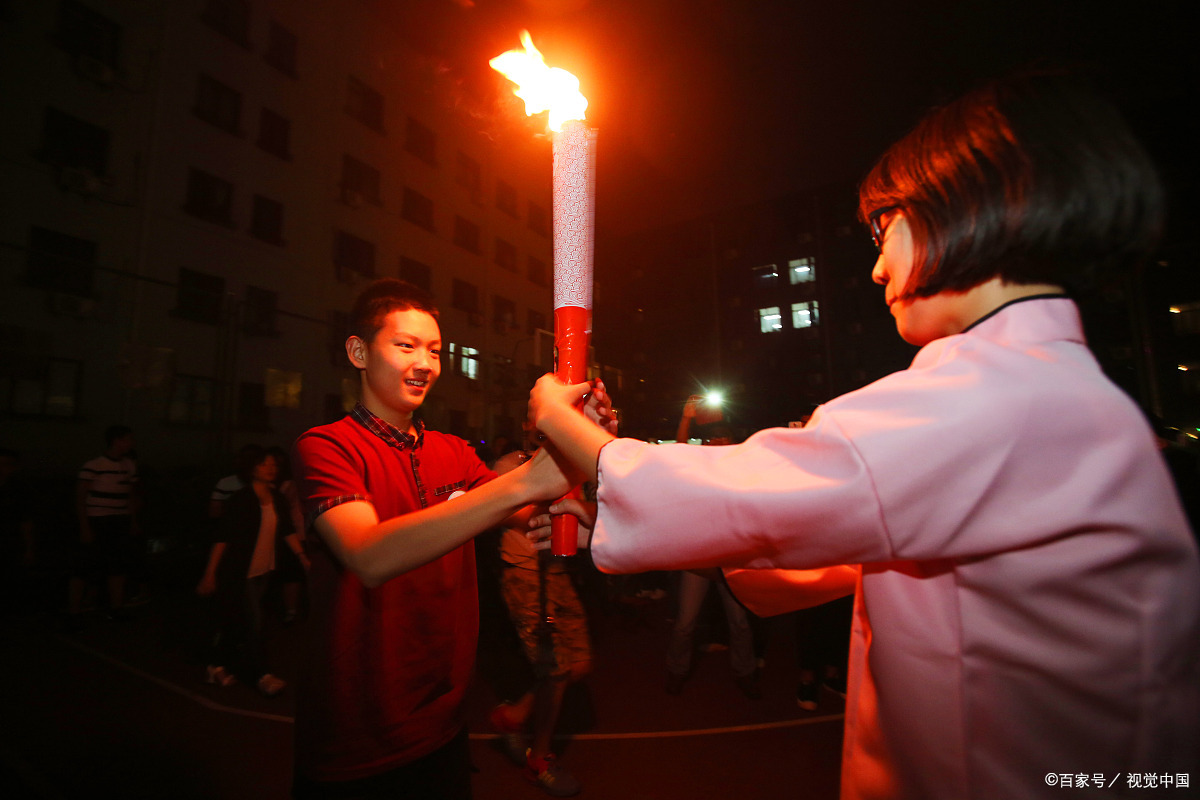 学生向老师求婚,教师该不该体罚学生