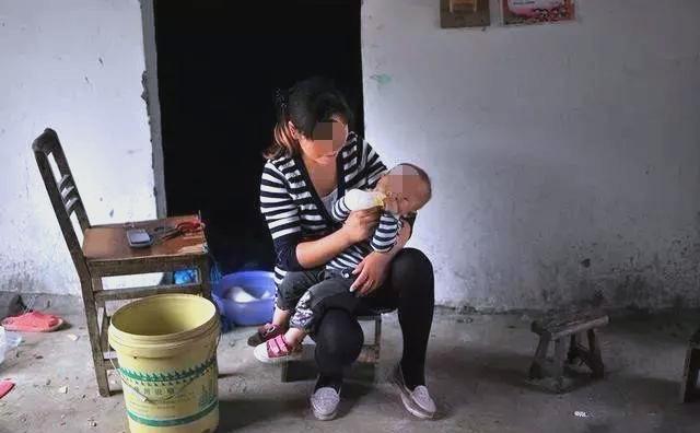 农村留守妇女性需求,乡村留守妇女的家庭监控实拍