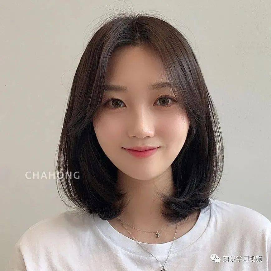 内扣发型,中年女士短发发型
