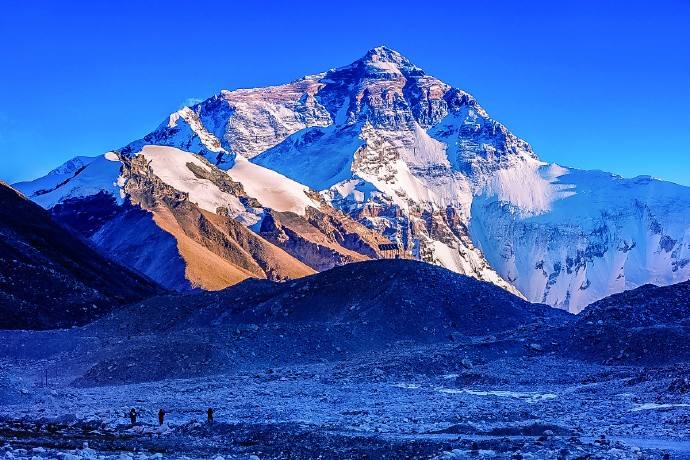 珠穆朗玛峰是中国的吗,珠穆朗玛峰可以去旅游吗