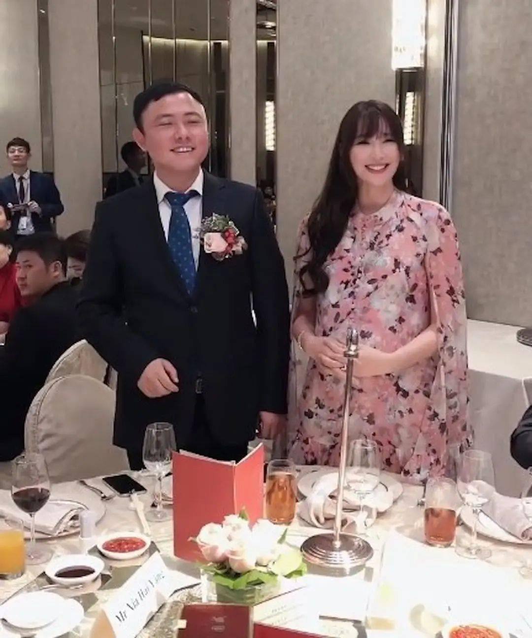 崔万志老婆李丽梅,崔万志的老婆是不是正常人