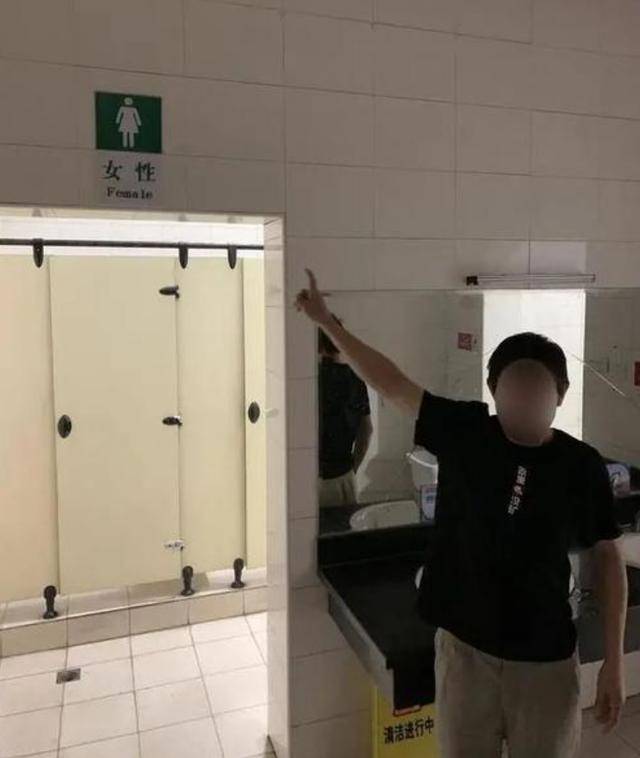 男子医院女厕偷窥,男子医院女厕偷窥事件