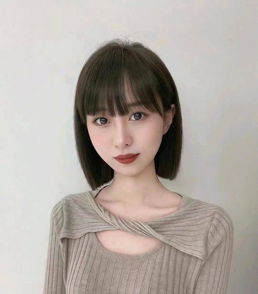 椭圆形脸型适合什么发型,椭圆形脸型适合什么发型初三男士