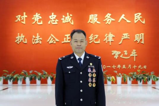 二级高级警长,二级高级警长能穿白衬衣吗